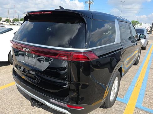 Used 2022 Kia Carnival LX image 2