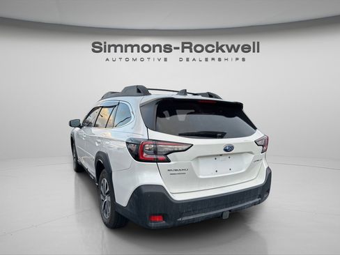 Used 2025 Subaru Outback Premium image 6