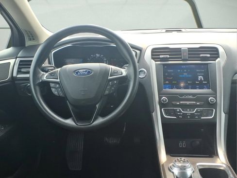 Used 2020 Ford Fusion SE AWD/4WD image 10