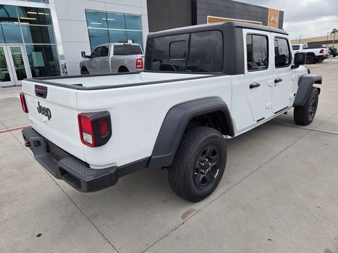 Used 2026 Jeep Gladiator Sport AWD/4WD image 3