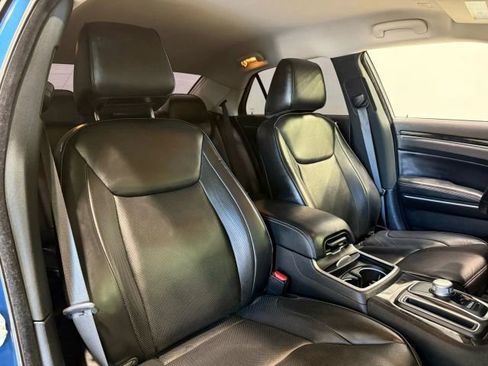 Used 2022 Chrysler 300 Touring L w/ Safetytec Plus Group image 28