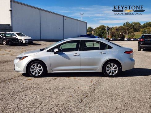 Used 2025 Toyota Corolla LE image 4