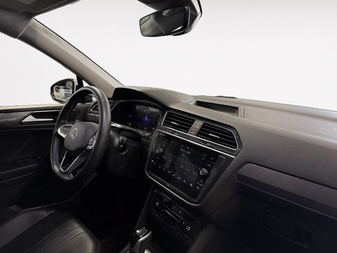 Used 2024 Volkswagen Tiguan SE AWD/4WD image 9