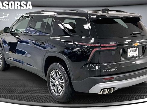 Certified 2026 Chevrolet Traverse LT w/ Driver Confidence Package FWD image 13