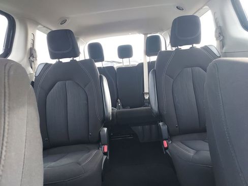 Used 2023 Chrysler Voyager LX image 13