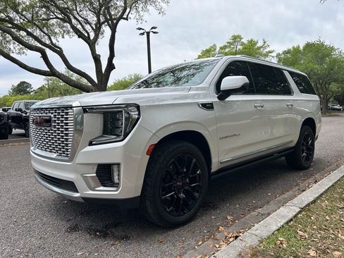 Used 2021 GMC Yukon XL Denali w/ Denali Premium Package image 1