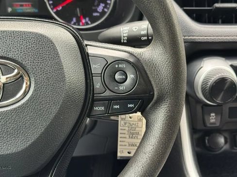 Used 2020 Toyota RAV4 LE AWD/4WD image 24