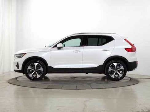 Certified 2025 Volvo XC40 B5 Core image 4