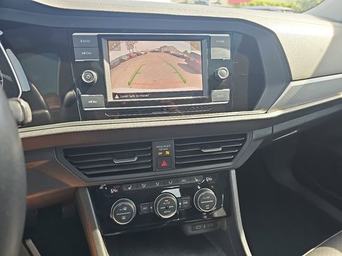 Used 2021 Volkswagen Jetta SE image 17