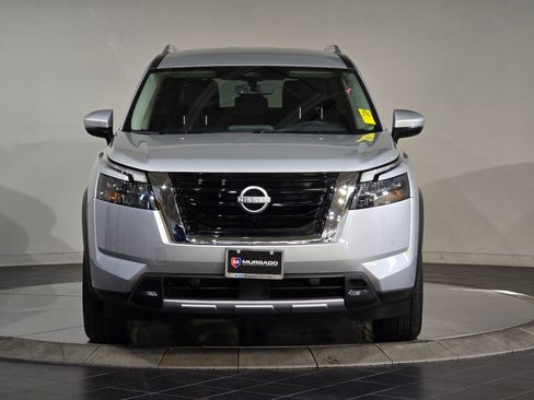Used 2025 Nissan Pathfinder SL image 3