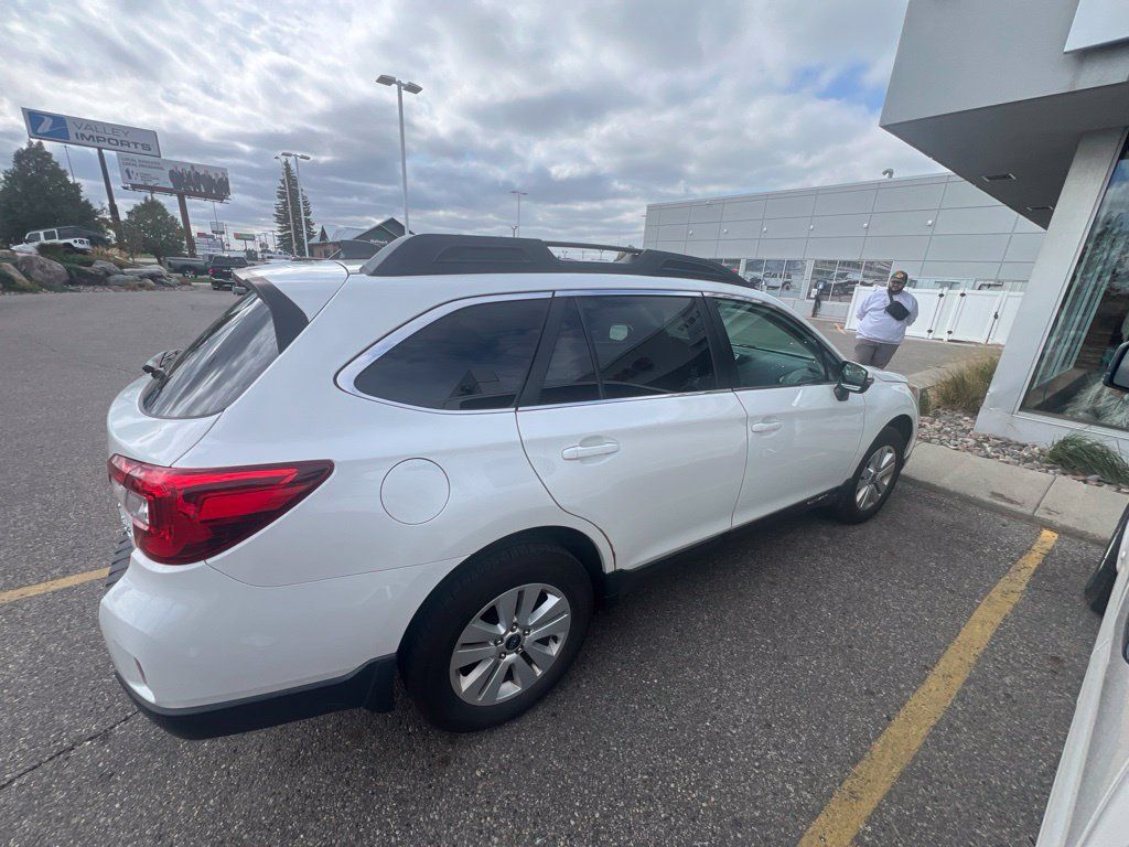 Used 2017 Subaru Outback 2.5i Premium AWD/4WD image 9