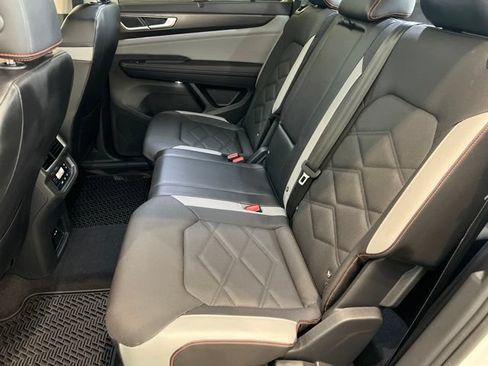Used 2024 Volkswagen Atlas Peak Edition SE AWD/4WD image 13