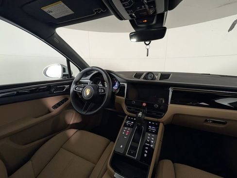 New 2026 Porsche Macan image 22