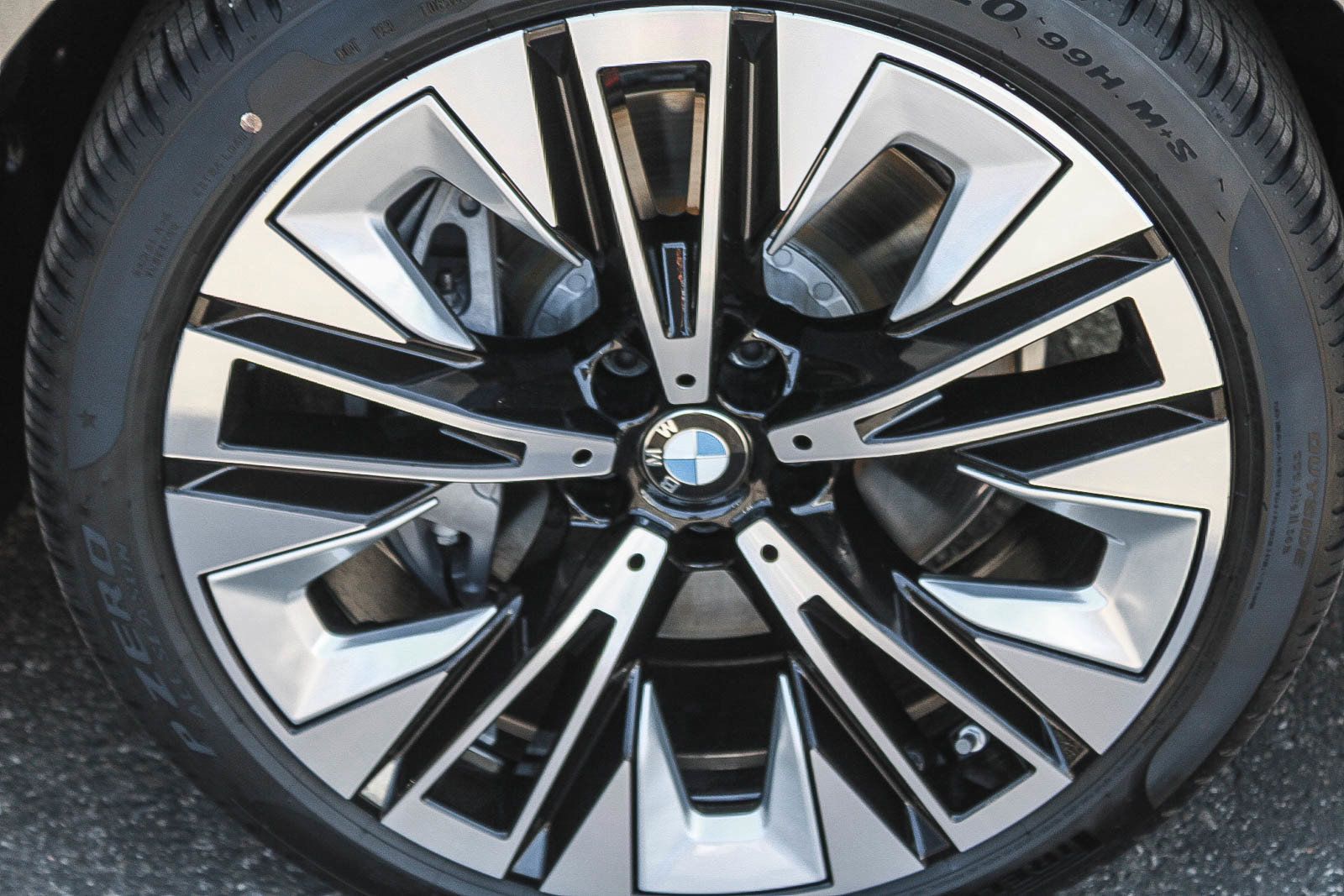 New 2027 BMW i5 xDrive40 AWD/4WD image 10