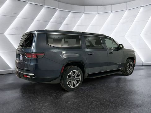 Used 2024 Jeep Wagoneer L Series II w/ Flexible Seating Group image 4