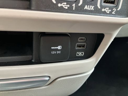 Used 2022 Chrysler Pacifica Touring-L FWD image 43
