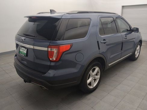 Used 2018 Ford Explorer XLT FWD image 9