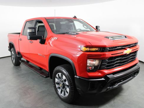 Used 2024 Chevrolet Silverado 2500 Custom w/ Custom Convenience Package AWD/4WD image 4