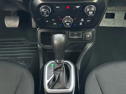 Used 2018 Jeep Renegade Sport w/ Power & Air Group FWD image 23