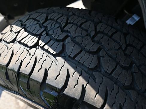 Used 2023 Chevrolet Silverado 1500 LT image 9