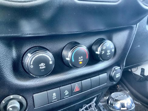 Used 2015 Jeep Wrangler Unlimited Sport w/ Quick Order Package 24S AWD/4WD image 16