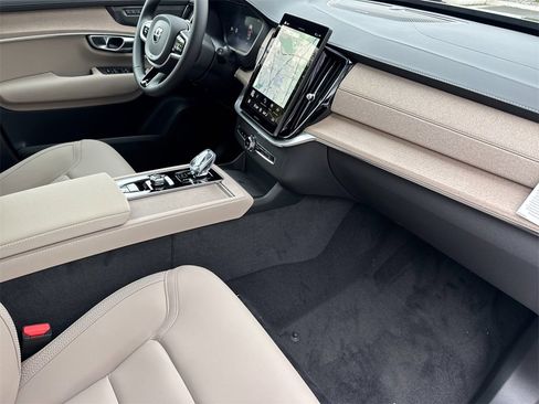 New 2026 Volvo XC90 B6 Plus w/ Protection Package Premier image 16