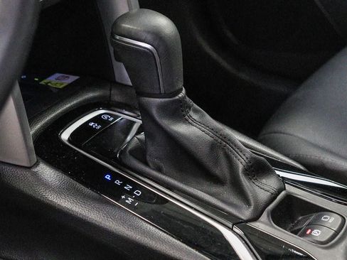 Used 2023 Toyota Corolla Cross XLE w/ Convenience Package FWD image 22