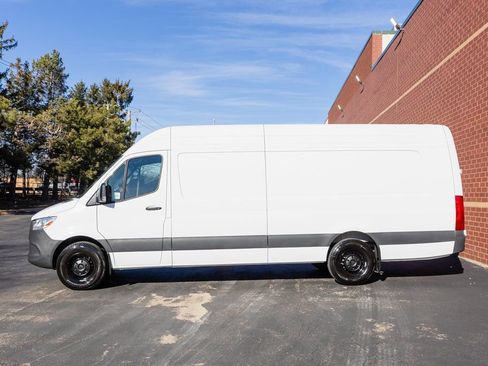 Used 2025 Mercedes-Benz Sprinter 2500 image 4