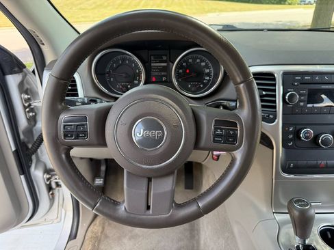 Used 2011 Jeep Grand Cherokee Laredo AWD/4WD image 24