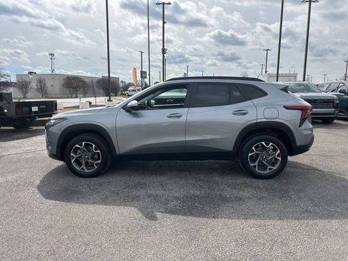 New 2026 Chevrolet Trax LT w/ Sunroof Package image 6