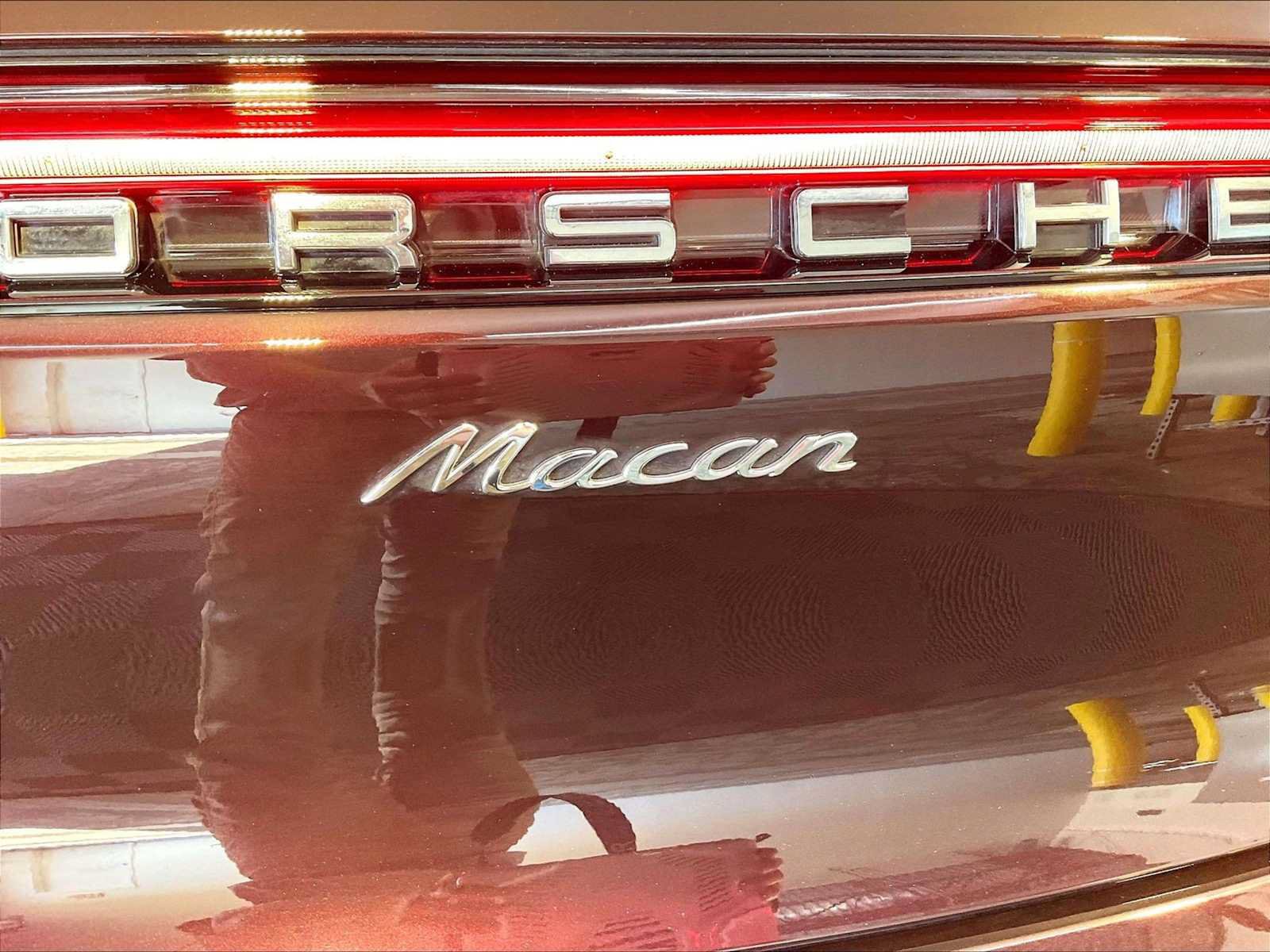 Certified 2024 Porsche Macan AWD/4WD image 35