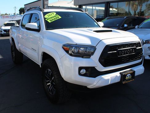 Used 2019 Toyota Tacoma TRD Sport w/ Technology Package RWD image 8