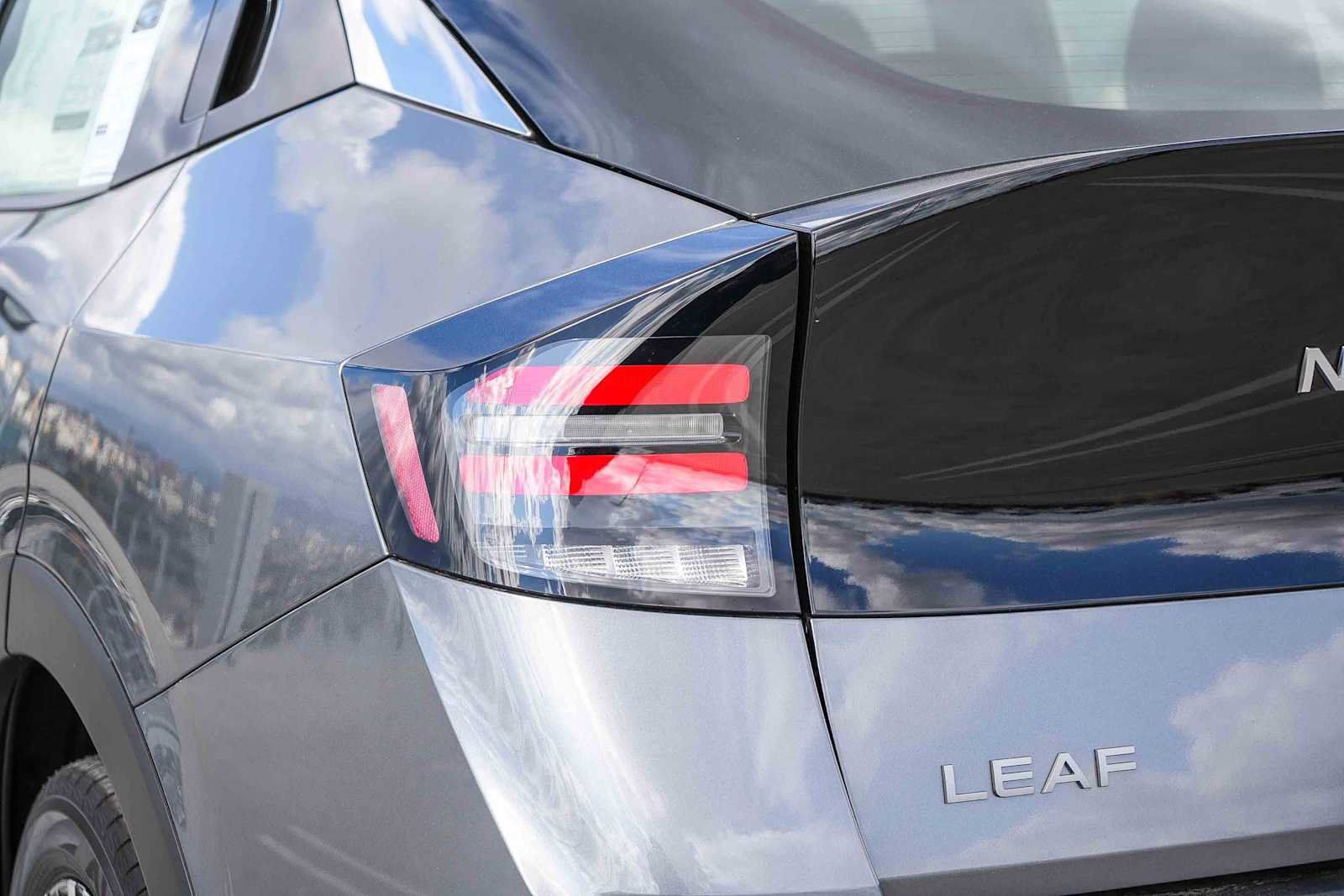 Used 2026 Nissan Leaf SV+ w/ Floor Mat Package (SV+) FWD image 9