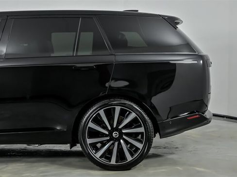 Used 2023 Land Rover Range Rover SV AWD/4WD image 9