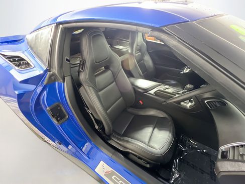 Used 2019 Chevrolet Corvette Stingray Coupe w/ 1LT RWD image 30