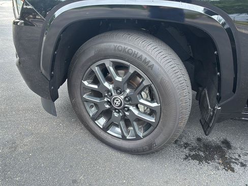 Used 2025 Toyota Sequoia Platinum AWD/4WD image 5