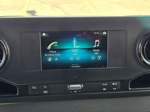 Used 2024 Mercedes-Benz Sprinter 2500 image 31