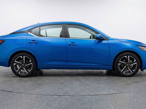 Used 2025 Nissan Sentra SV FWD image 11