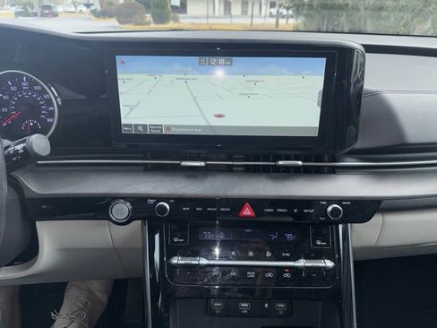 Used 2022 Kia Carnival EX image 10