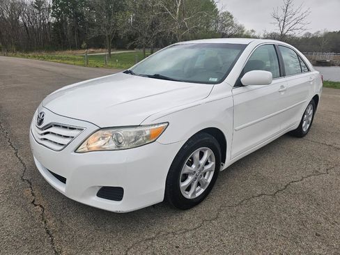 Used 2011 Toyota Camry LE w/ LE Extra-Value Pkg image 12