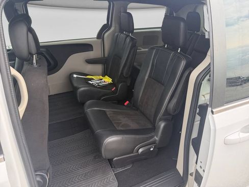 Used 2019 Dodge Grand Caravan SXT FWD image 32