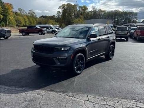 New 2025 Jeep Grand Cherokee Limited w/ Black Appearance Package image 27