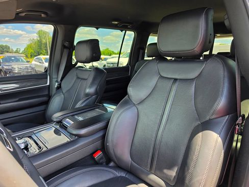 Certified 2022 Jeep Wagoneer Series III w/ Convenience Group I AWD/4WD image 20