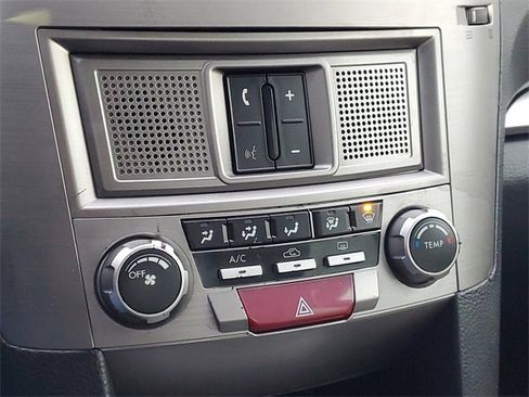 Used 2010 Subaru Legacy 2.5i Premium image 21