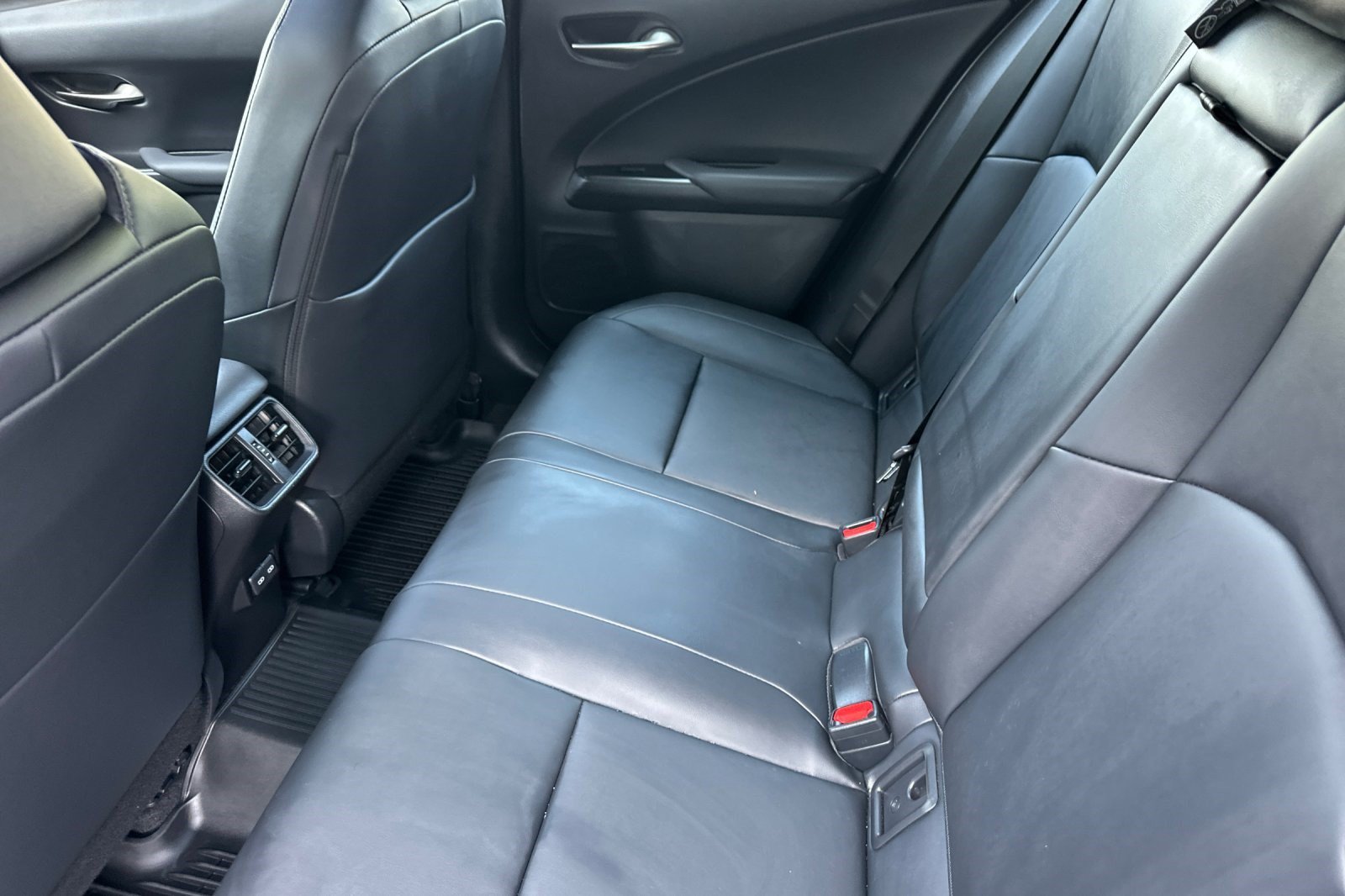 Certified 2025 Lexus UX 300h FWD w/ Accessory Package (Z2) image 25