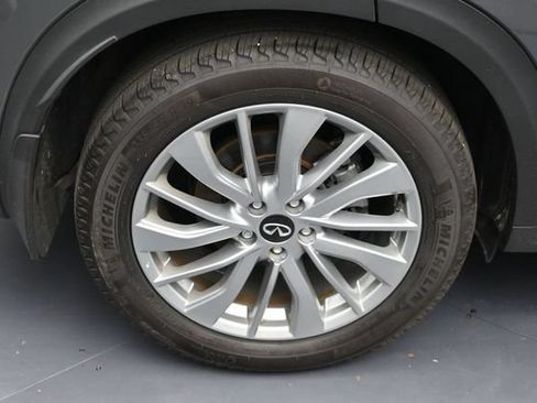Used 2023 INFINITI QX50 Luxe w/ Accent Package FWD image 5