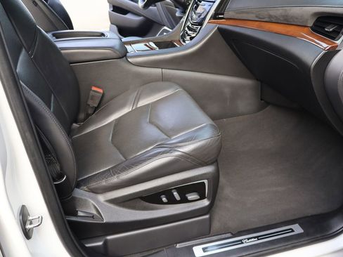 Used 2019 Cadillac Escalade 4WD w/ LPO, Radiant Package image 30