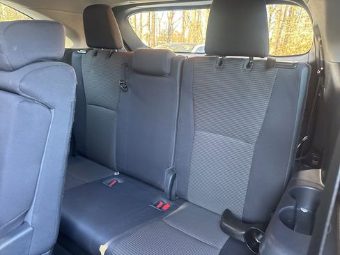 Used 2021 Toyota Highlander LE image 11