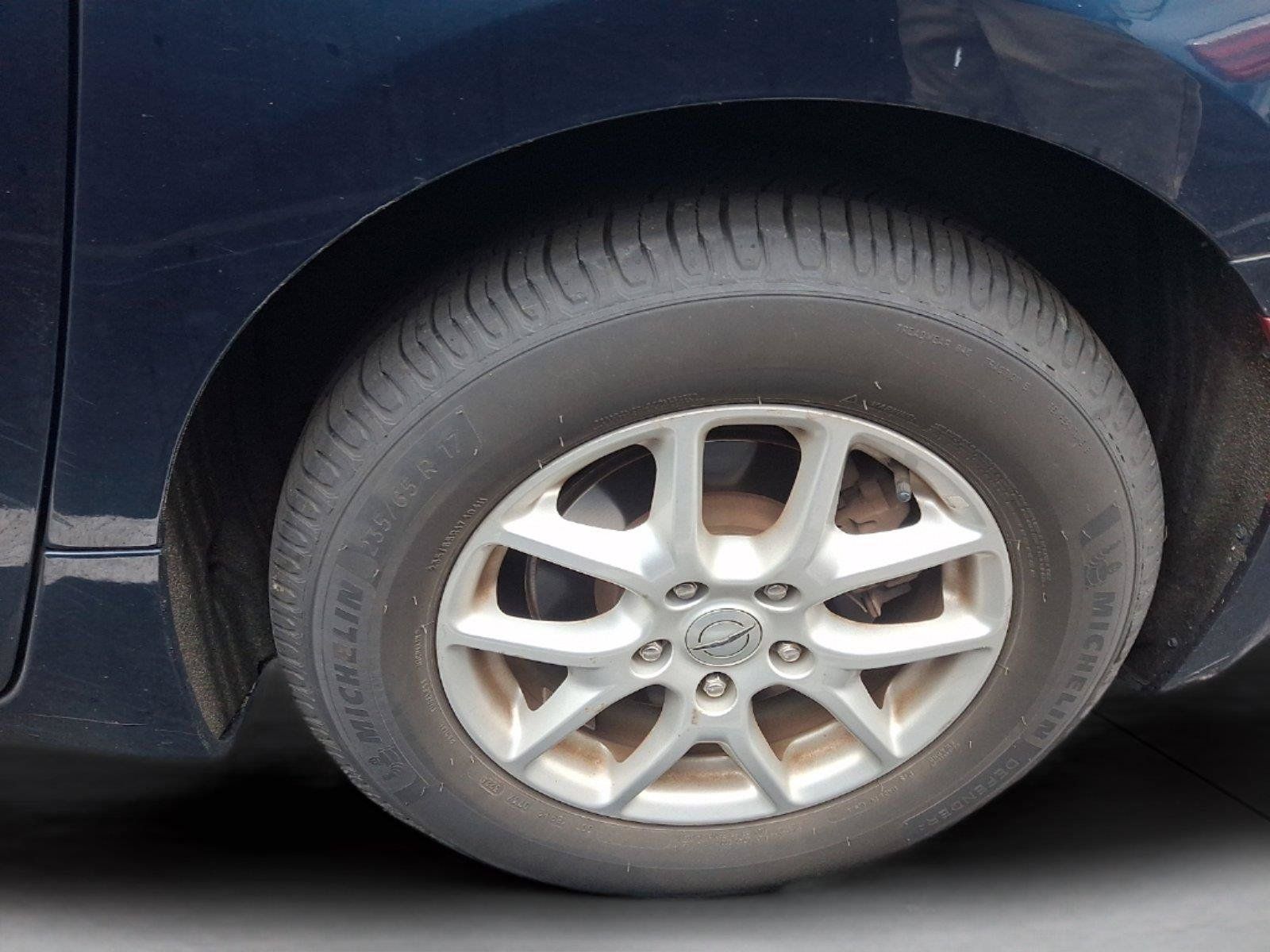 Used 2021 Chrysler Pacifica Touring-L w/ Uconnect Theater Family Group FWD image 12