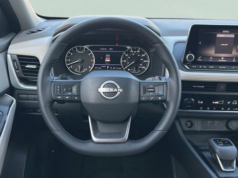 Used 2025 Nissan Rogue SV image 19